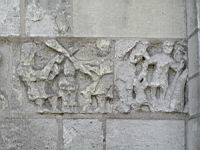 Selles sur Cher, Eglise Notre-Dame-la-Blanche, Plaques, Combat entre 2 guerriers (2)